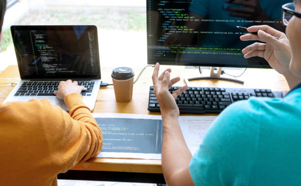 Le SEO regroupe toutes les techniques visant à améliorer la visibilité d’un site. En effet, il aide les pages à apparaître dans
